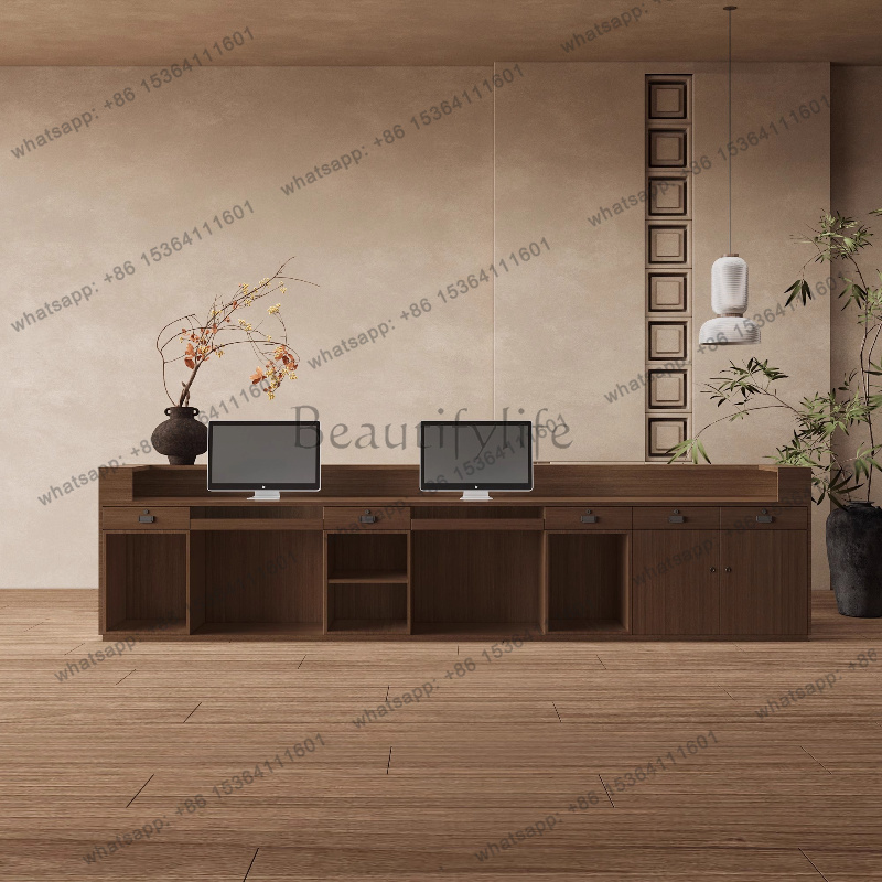 Lada sklepu, biurko w centrum  – Office Furniture Logo recenzja i cena